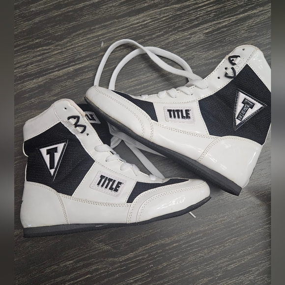 TITLE Boxing MMA Kickboxing Black and White Athletic Shoes. Mens Size 5.5 - Picture 2 of 7